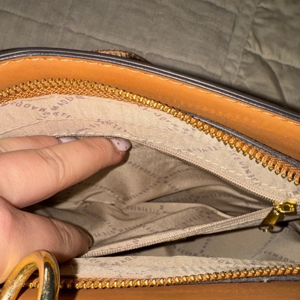 Steve Madden Brown Shoulder Bag with Pouch - Picture 6 of 7